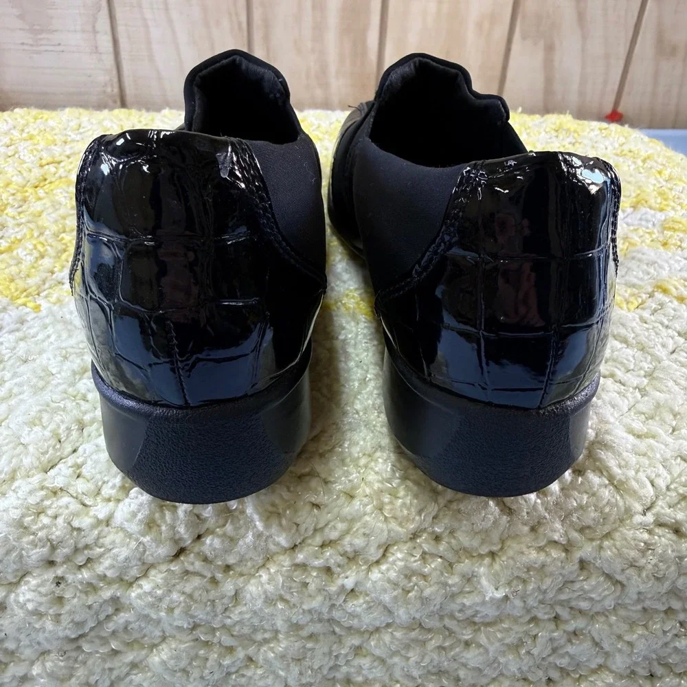 Clarks Collection Womens Black Slip On Loafers Faux Croc Accent 26102169 Size 7M